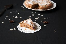 Kruidige amandelcake met cranberry’s