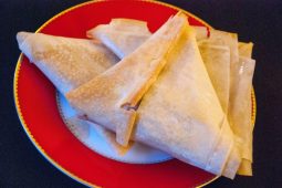 Quick & easy: zoete filodeeghapjes met pecannoten