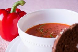 Budget: tomaat paprika soep