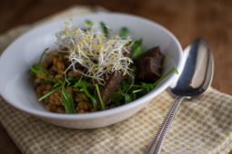 Linzensalade met stoofvlees