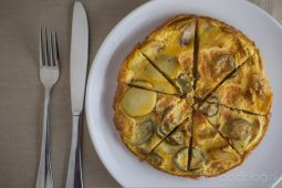 Spaanse aardappeltortilla met jalapeños