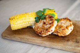 Kipburgers met gegrilde mais