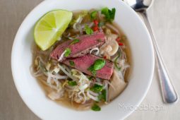 Vietnamese soep met rundvlees