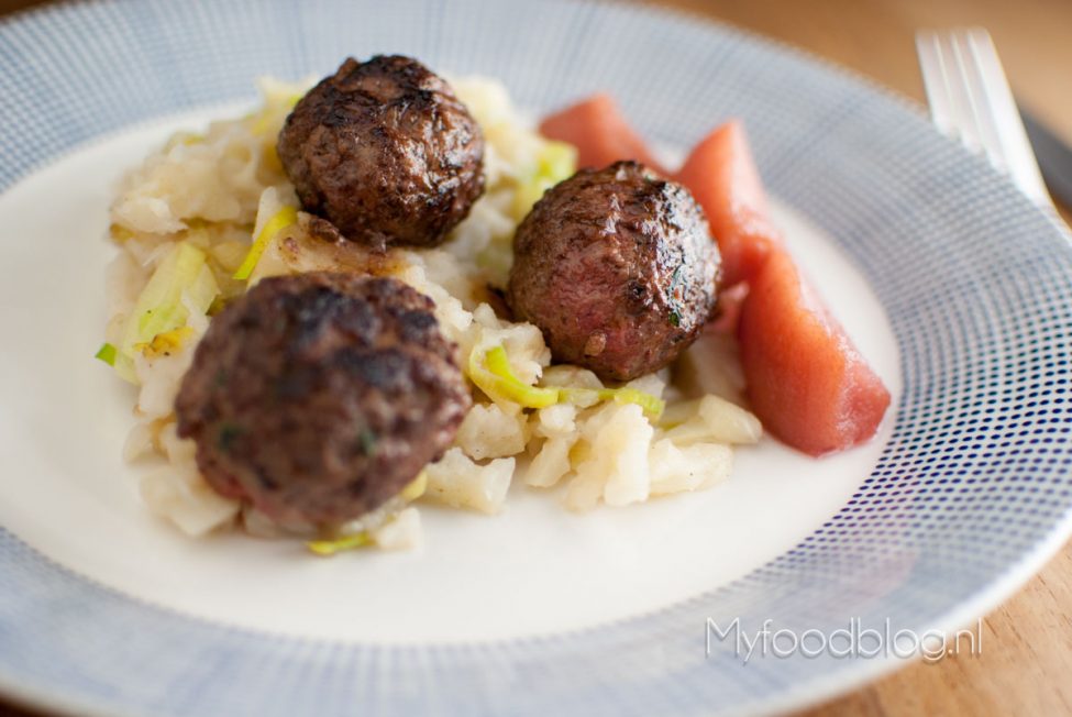 Knolselderijstamppotje met tijmgehaktballen