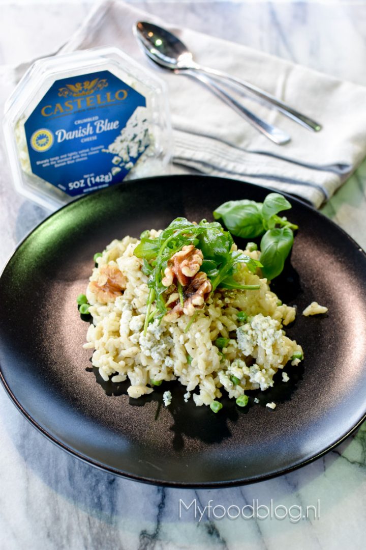 Blauwe kaas risotto met walnoten en doperwten