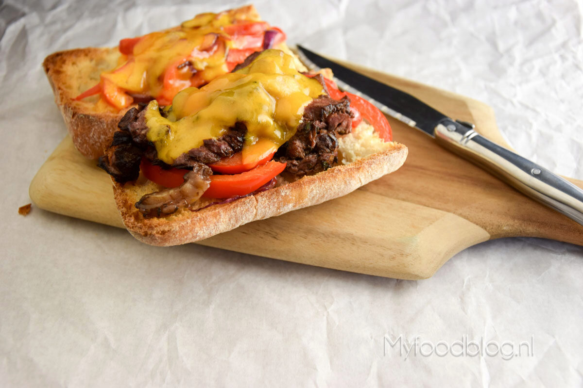 Philly Cheese Steak (Amerikaans Broodje Biefstuk) - My Food Blog