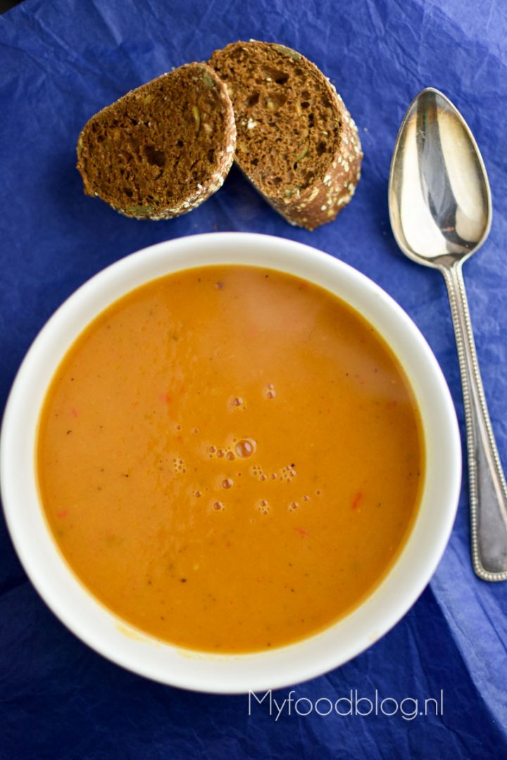 Zoete aardappel paprika soep
