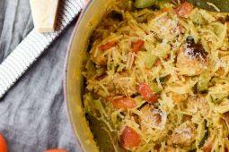 Eenpansgerecht met vermicelli, courgette en kip