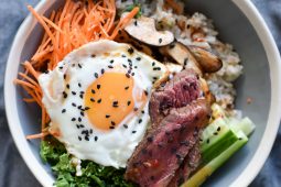 Niet-traditonele Koreaanse bibimbap (met boerenkool!)