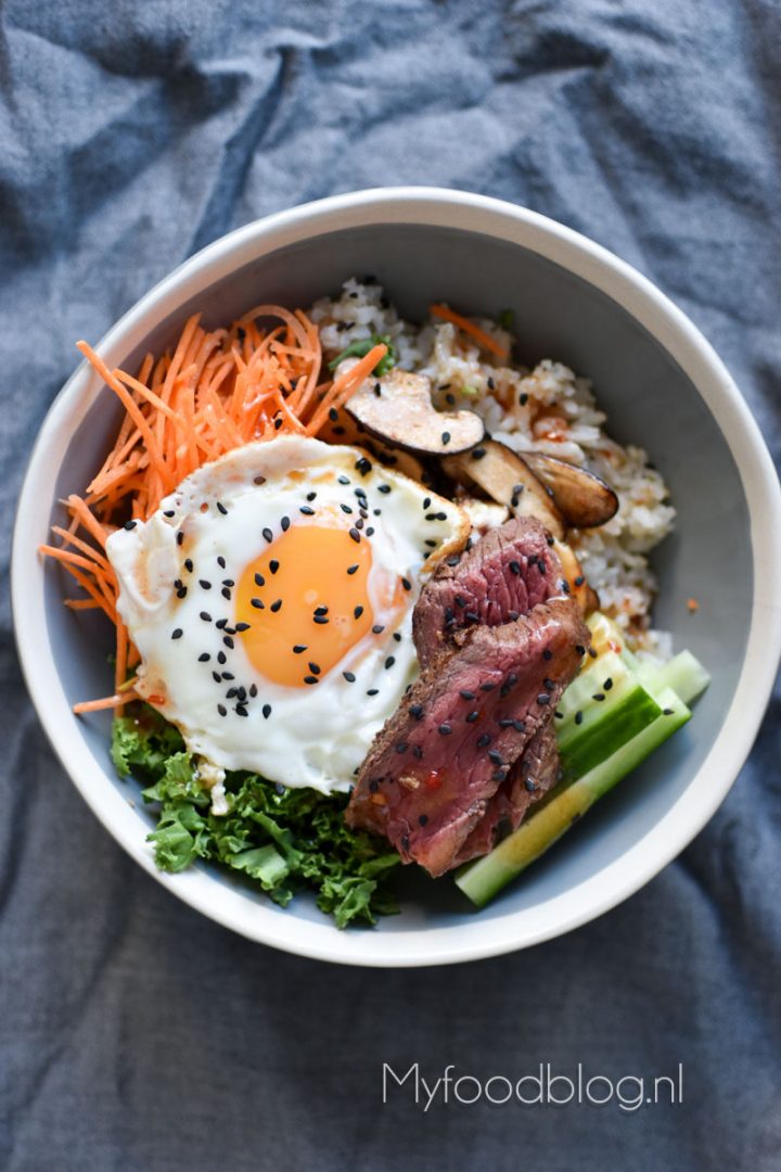 Niet-traditonele Koreaanse bibimbap (met boerenkool!)