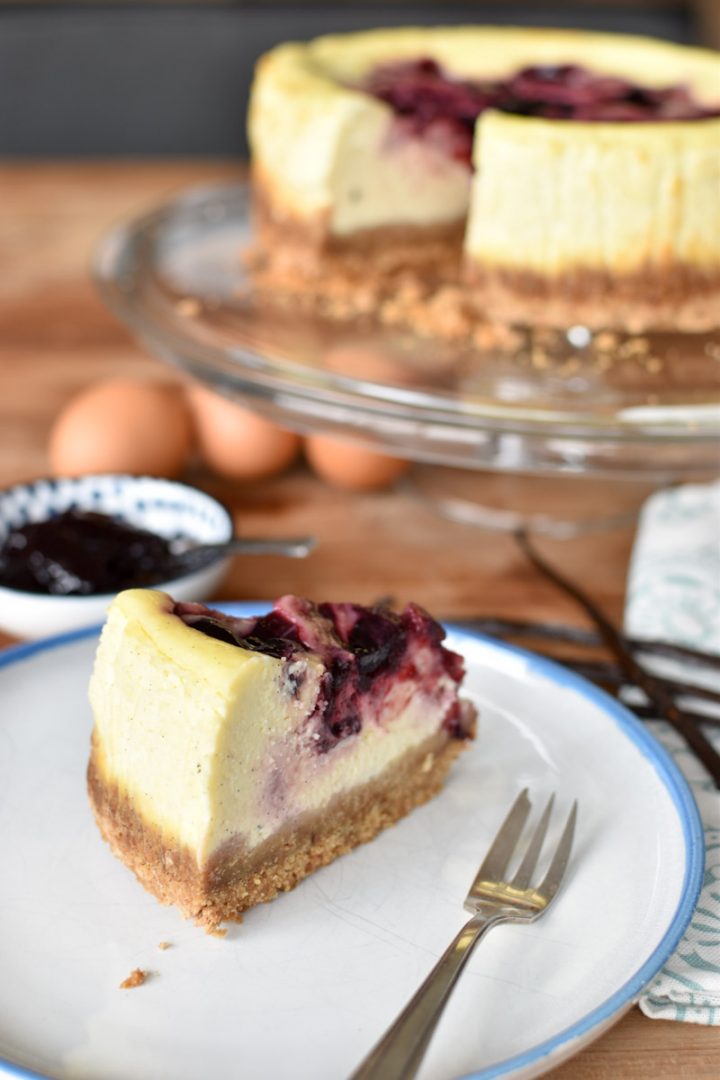 Klassieke cheesecake met een laagje zwarte kers