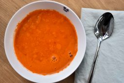 Geroosterde puntpaprika soep