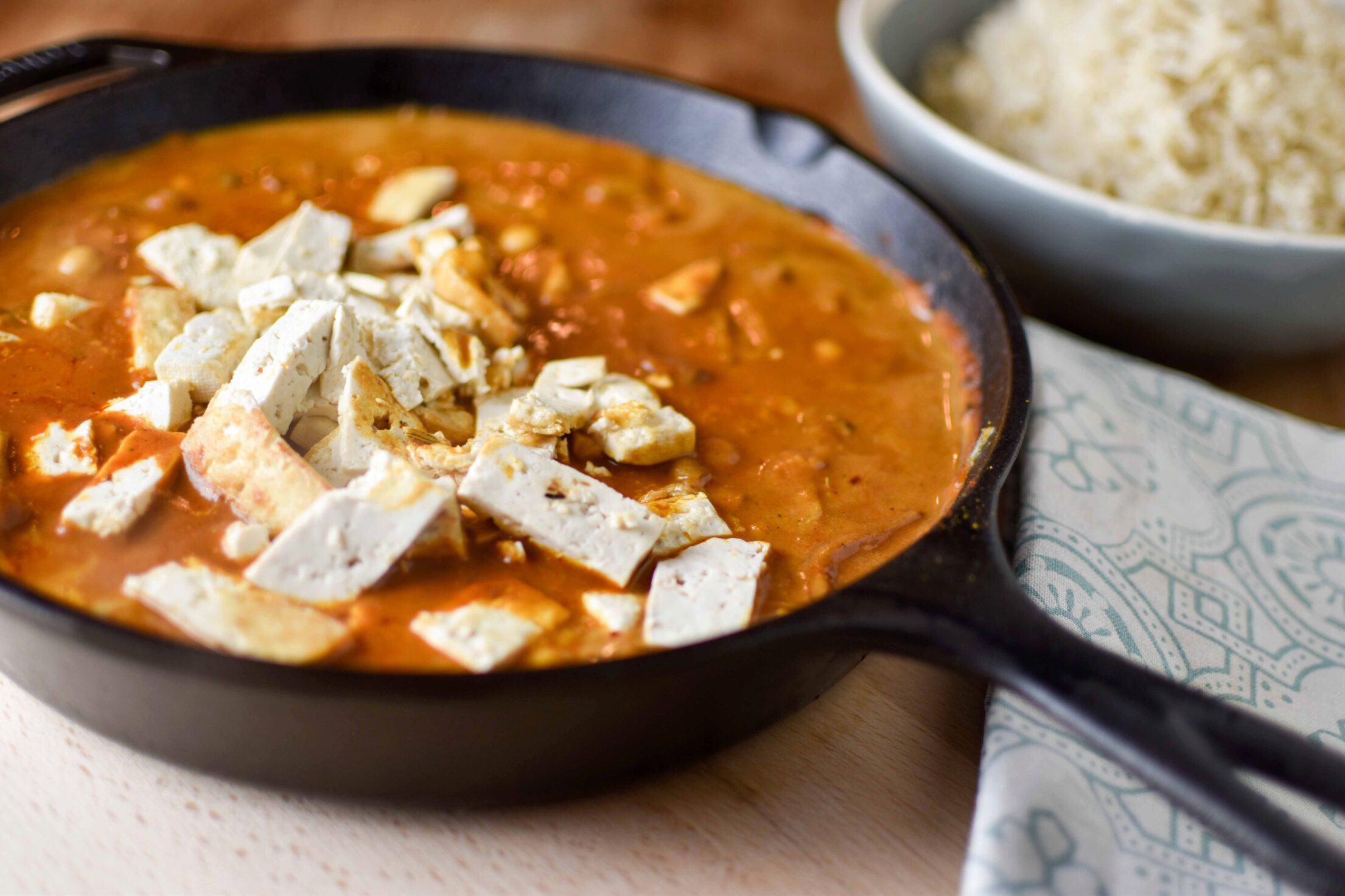 Tofu curry korma met paddenstoelen