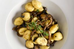 Gnocchi con funghi