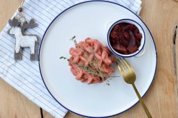 Bietenwafels met een vleugje kaas & bieten-cranberry compote
