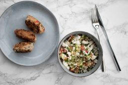 Taboule met grapefruit, feta en kip kebabs