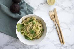 Romige groene pasta (vegan green goddess pasta)