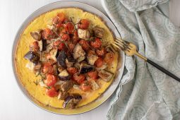 Omelet met halloumi en aubergine