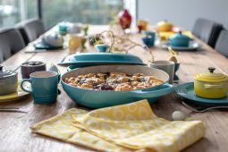 Paasbroodjes met paaseitjes en een vleugje advocaat