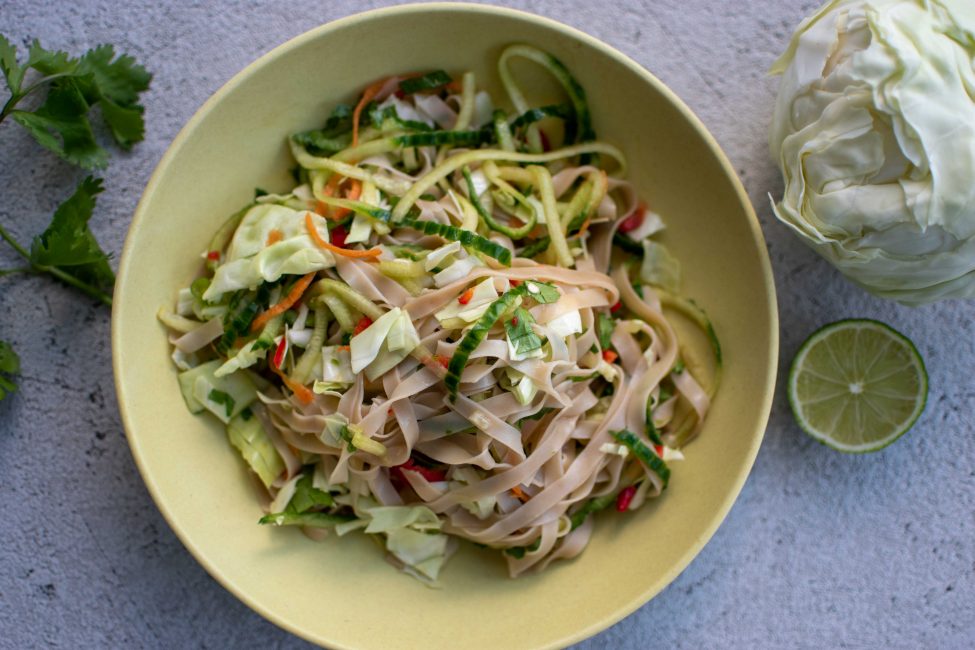 Volkoren noodlesalade met spitskool