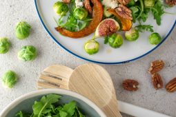Spruitjes salade met vijg, pompoen en gorgonzola