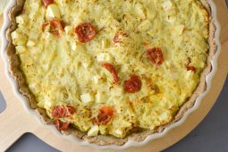 Glutenvrije zuurkoolquiche met appel en zongedroogde tomaat