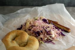 Koolsalade met rode kool, zuurkool en spitskool
