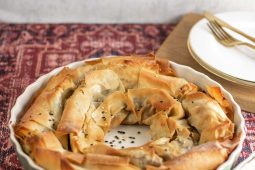 Börek (of burek) met spinazie-feta vulling