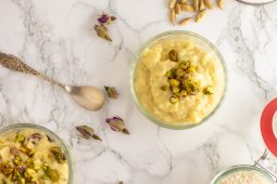 Kheer (Indiase rijstdessert met saffraan en kardemom)