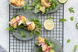 Softshell taco’s met sticky bloemkool