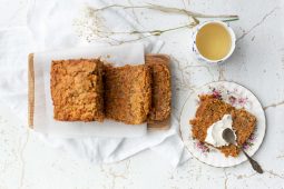 Smeuïge vegan carrot cake (glutenvrij)