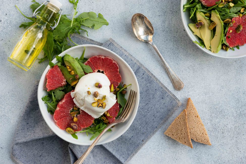 Simpele lunchsalade met rucola en grapefruit