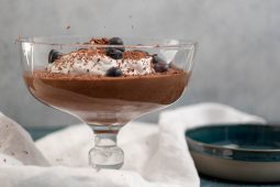 Superluchtige vegan chocolademousse