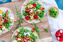 Vegetarische tacos met vegetarische kip en feta