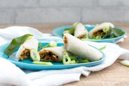 Vegetarische lemper maken (rijstrolletjes) met oesterzwammen