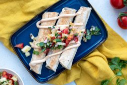 Zoete aardappel taquitos met frisse ananas salsa