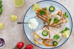 Quesadilla’s met vega kip