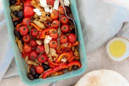 Griekse ovenschotel met vegetarische kip