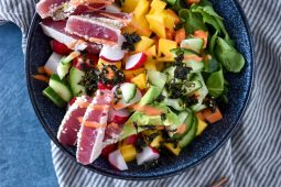 Tonijn tataki poke bowl