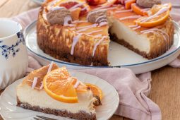 Glutenvrije bloedsinaasappel cheesecake met chocolate chip koekjes