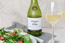 Zomerse halloumi salade met perzik