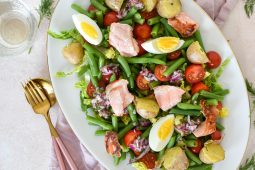 Salade Niçoise met gegrilde zalm