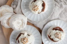 Mont Blanc dessert (meringue, kastanje en slagroom)
