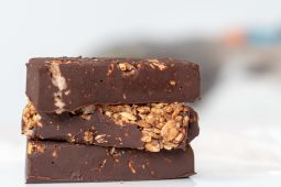 Granola chocolade pindakaas repen – lekker tussendoortje!