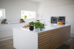 Moderne keukens: trends, indeling en inspiratie om jouw droomkeuken te creëren